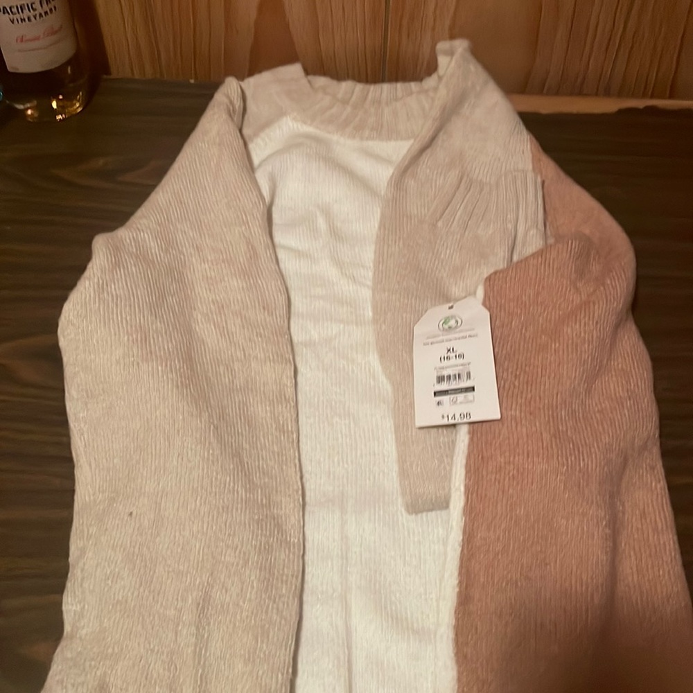 XL white and brown two tone sweater.